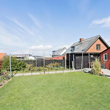 Dom wakacyjny Lovely In With Wifi *