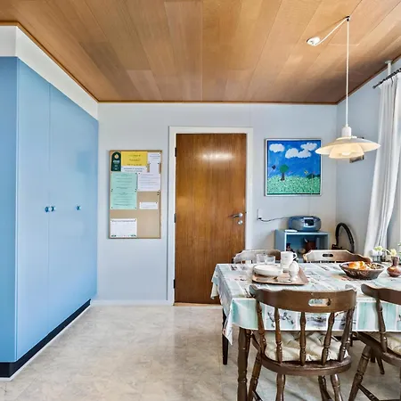 Dom wakacyjny Lovely In With Wifi